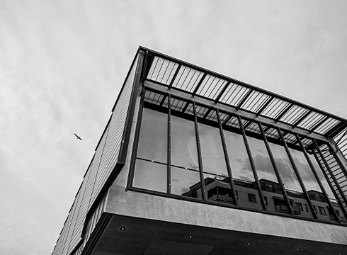 Inngangsparti i svart-hvitt