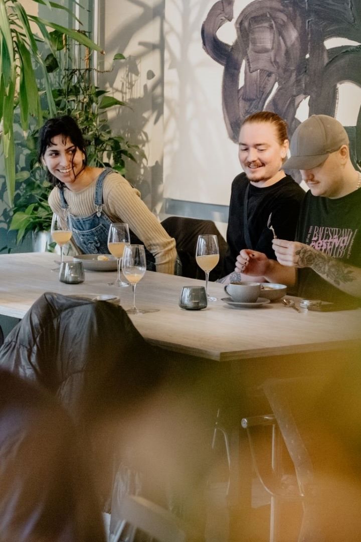 Bilde av folk inne på lunsjrestaurant Rondo på Tanken